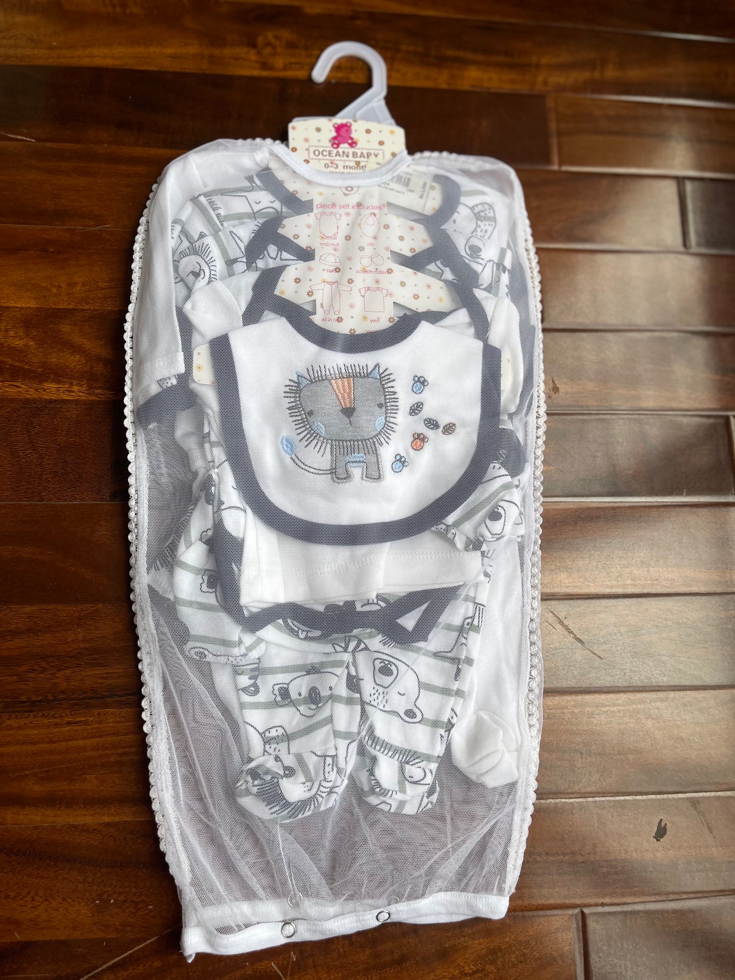8-Piece Newborn Starter Set (0β3 Months)