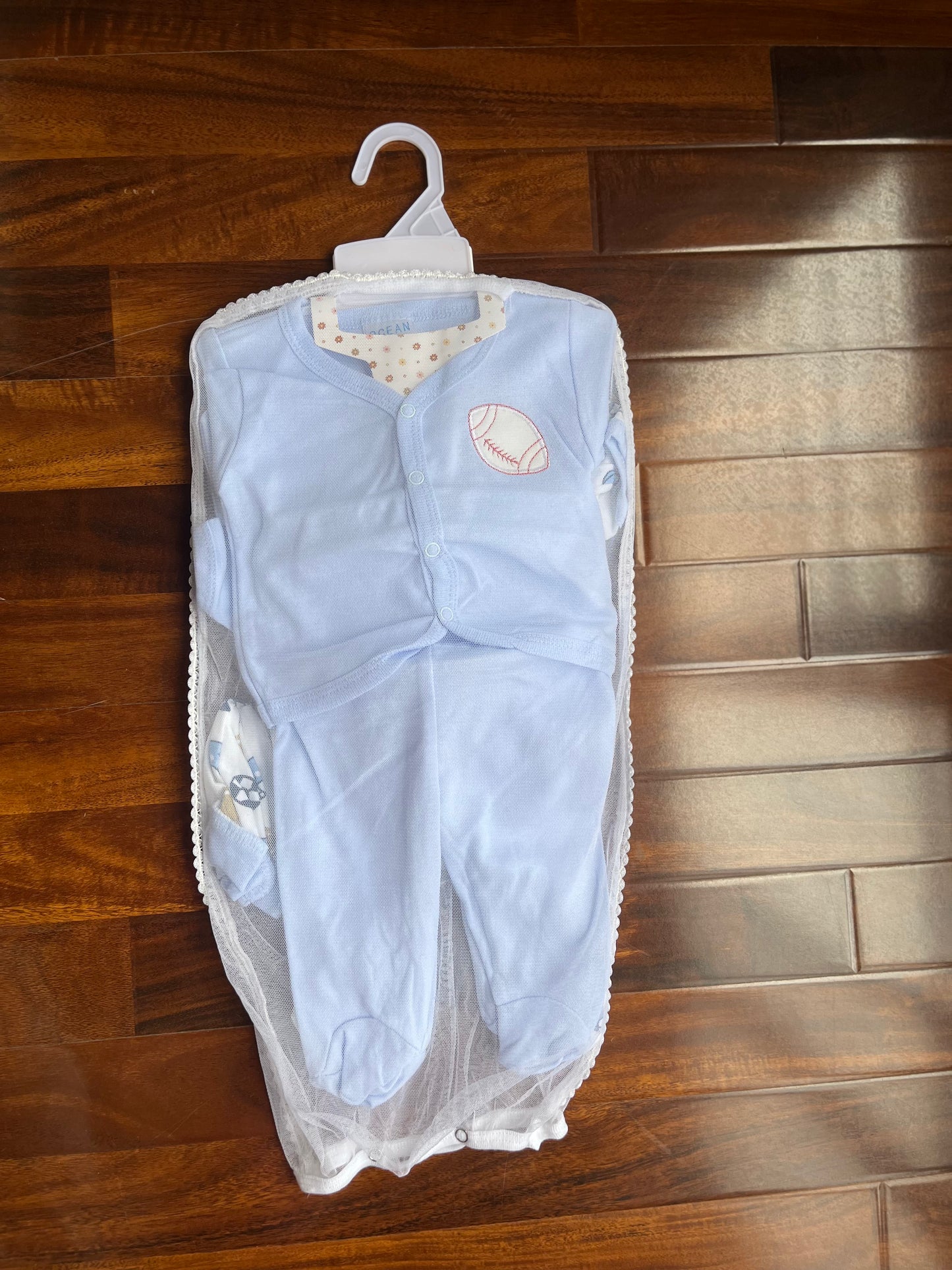 8-Piece Newborn Starter Set (0β3 Months)