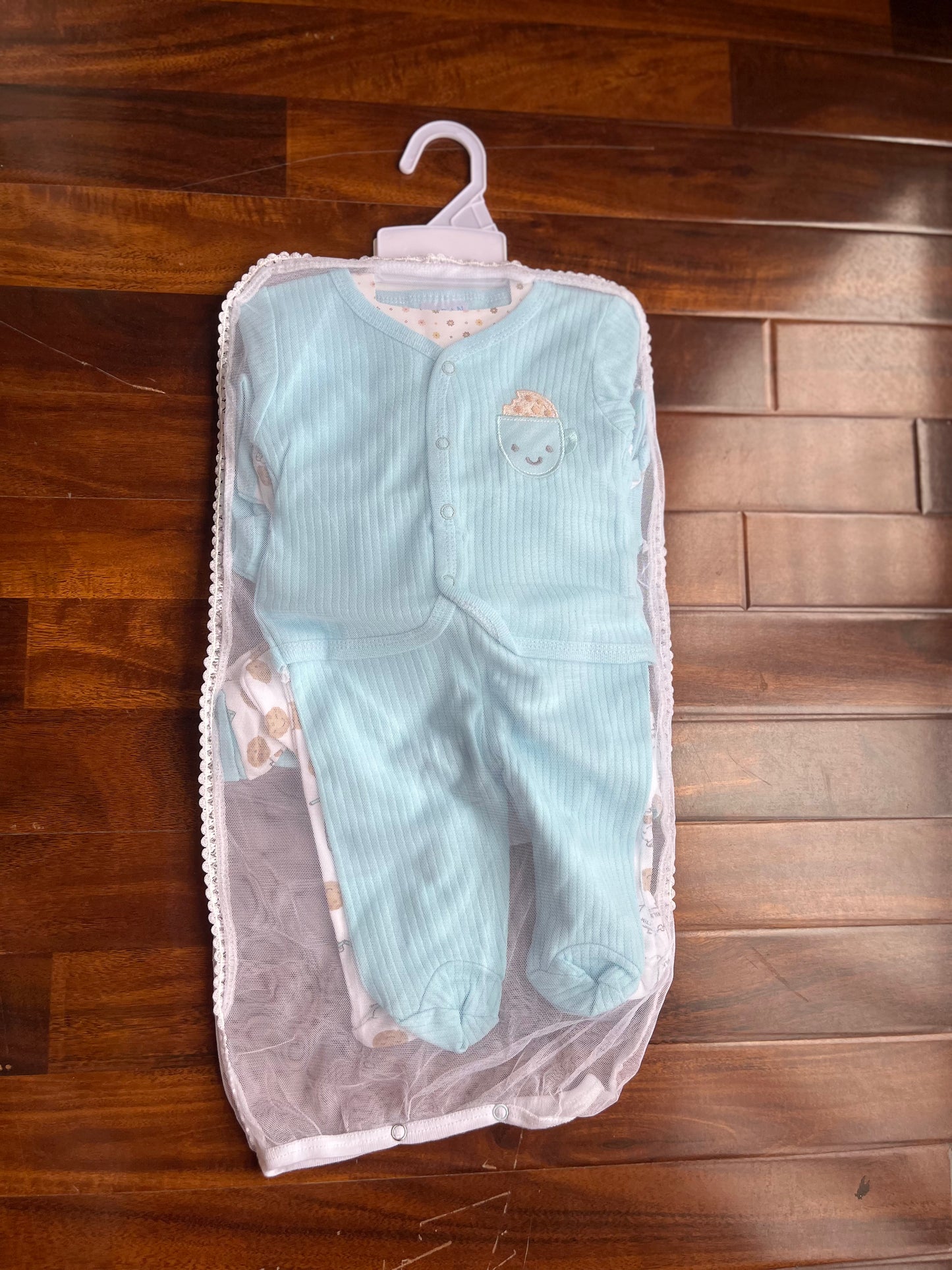 8-Piece Newborn Starter Set (0β3 Months)