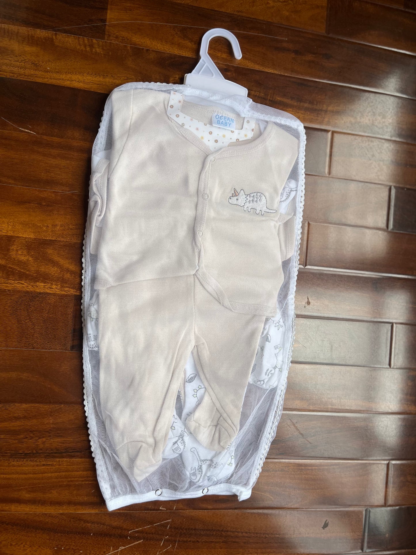 8-Piece Newborn Starter Set (3β6 Months)