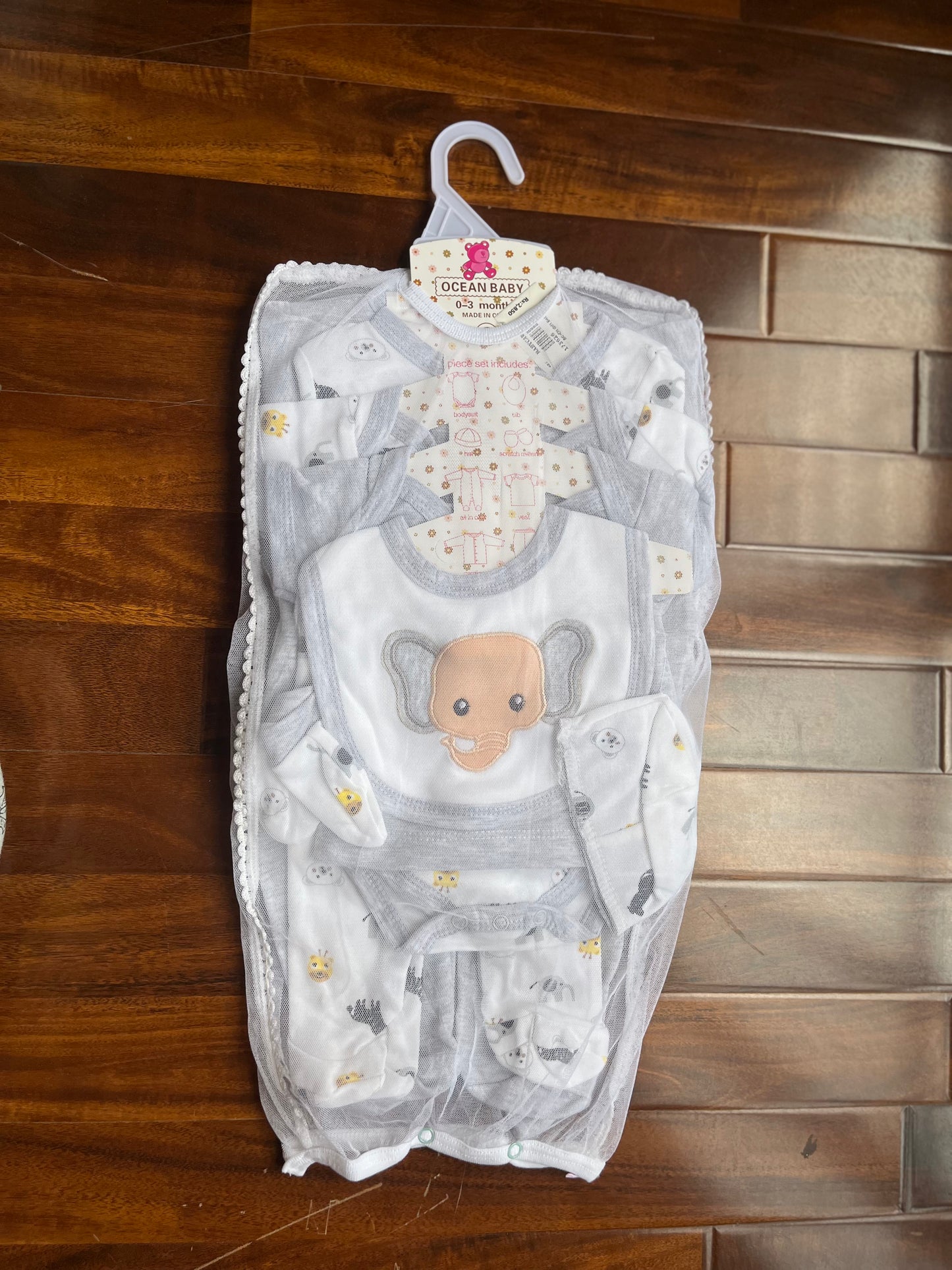 8-Piece Newborn Starter Set (0β3 Months)