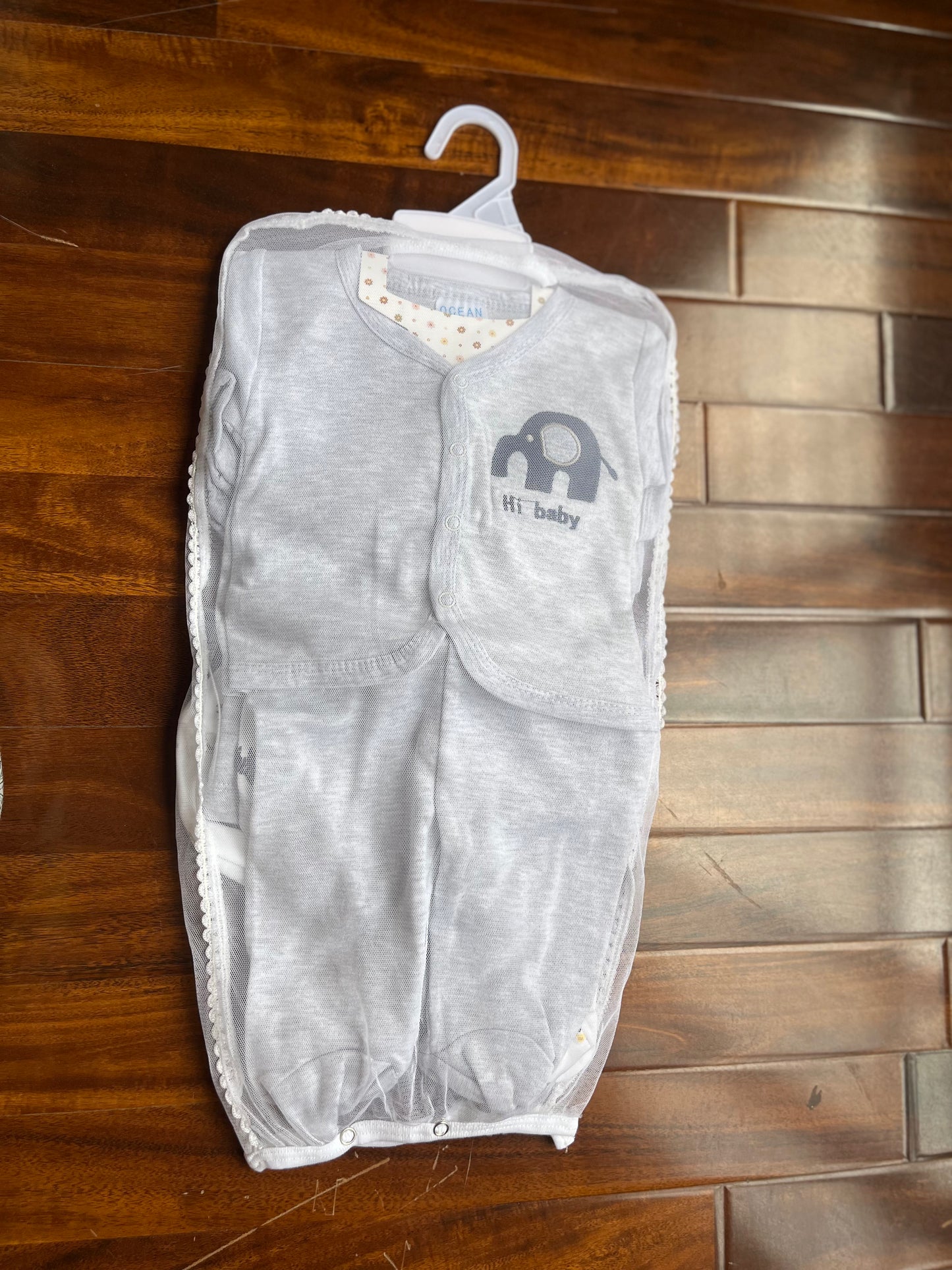 8-Piece Newborn Starter Set (0β3 Months)